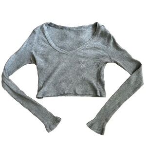 Gray Crop-Top Long Sleeve
Size small